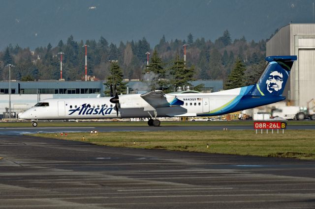 de Havilland Dash 8-400 (N443QX)