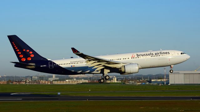 Airbus A330-200 (OO-SFU)