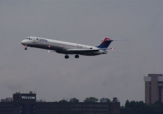 BOEING 767-300 (N909DL)