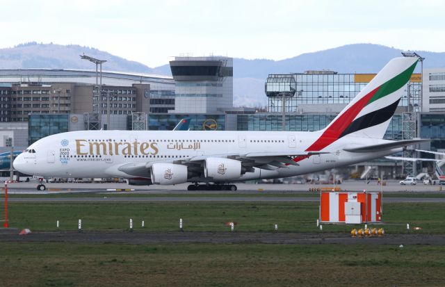 Airbus A380-800 (A6-EER)