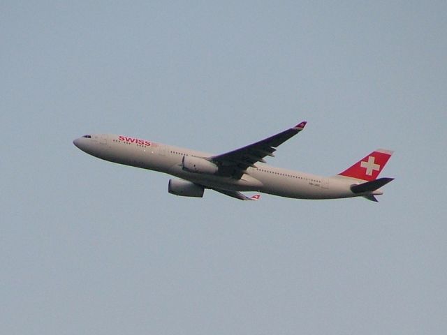 Airbus A330-300 —