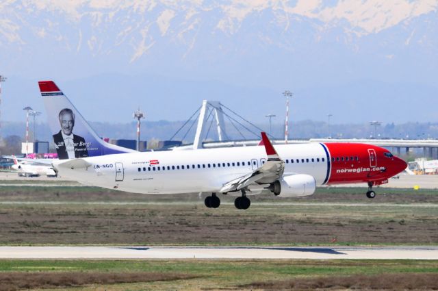 Boeing 737-800 (JN-NGO)