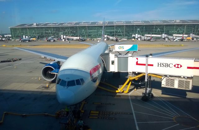 Boeing 777-200 (G-ZZZA) - 15/8/2016 British Airways Boeing 777 G-ZZZA at London Heathrow Terminal 5B.br /The aircraft is being prepared for departure to Newark,NJ as todays BA185 LHR-EWR rotation.