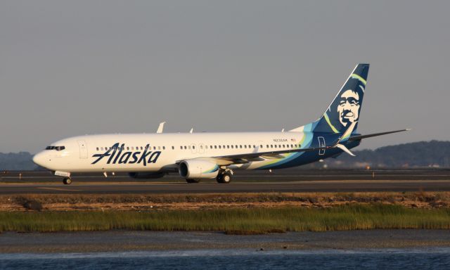 Boeing 737-800 (N238AK)