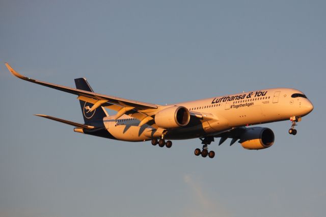 Airbus A350-900 (D-AIXP) - Lufthansa & You on approach to BOS from Munich on 9/26/21. 