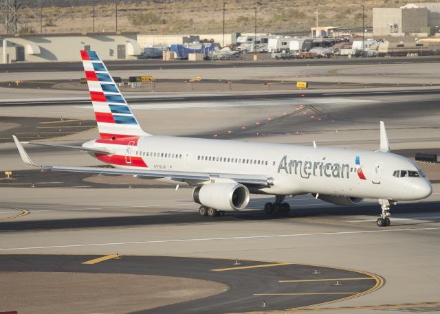 Boeing 757-200 (N738UW)