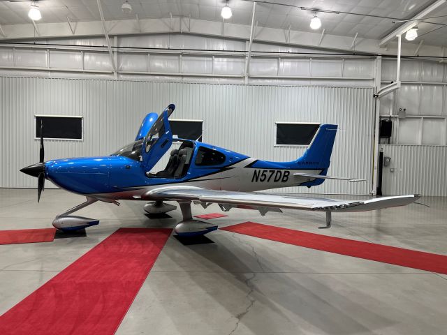 Cirrus SR-22 (N57DB)