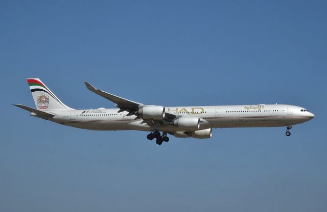 Airbus A340-600 (A6-EHL) - Final approach to NRT Rwy16R. (2016/03/17)