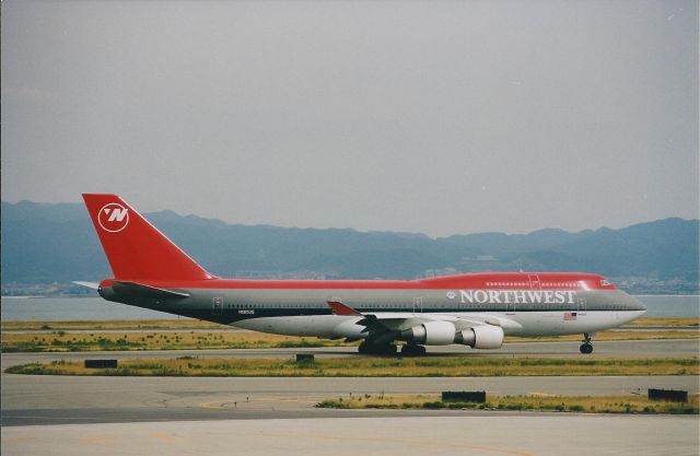 Boeing 747-400 (N665US)