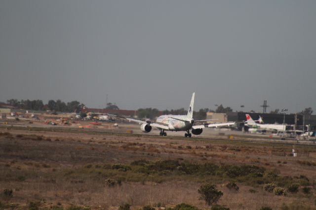 Boeing 787-9 Dreamliner (XA-ADL) - FINAL APPROACH 27 MMTJ
