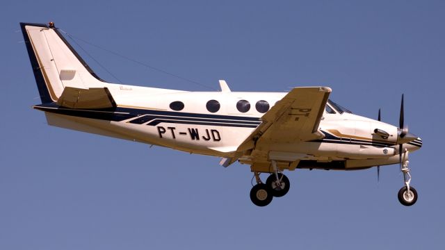 Beechcraft King Air 90 (PT-WJD)