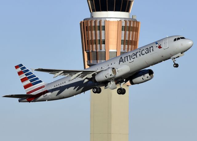 Airbus A321 (N553UW)