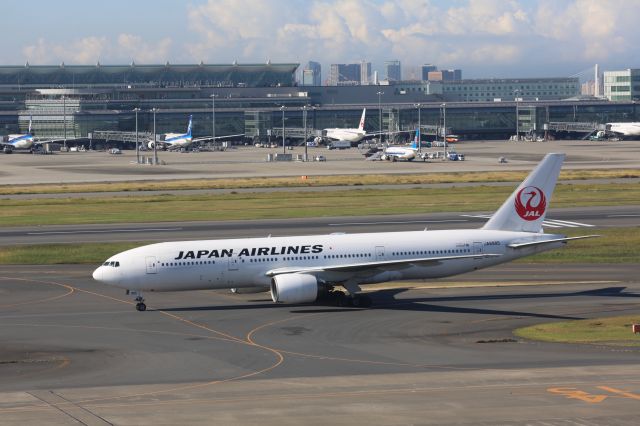 Boeing 777-200 (JA8985)