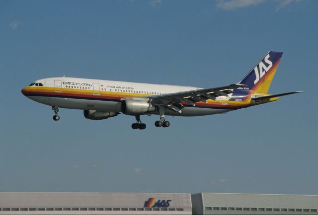 Airbus A300F4-200 (JA8276) - Short Final at Tokyo-Haneda Intl Airport Rwy34L on 1995/01/15