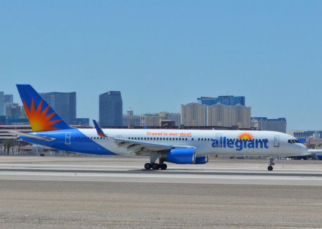 Boeing 757-200 (N902NV)