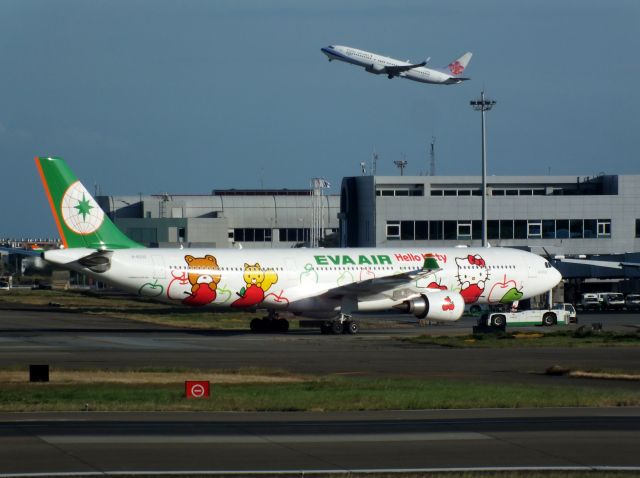 Airbus A330-300 (B-16332)