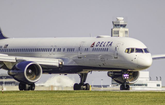 Boeing 757-200 (N651DL)