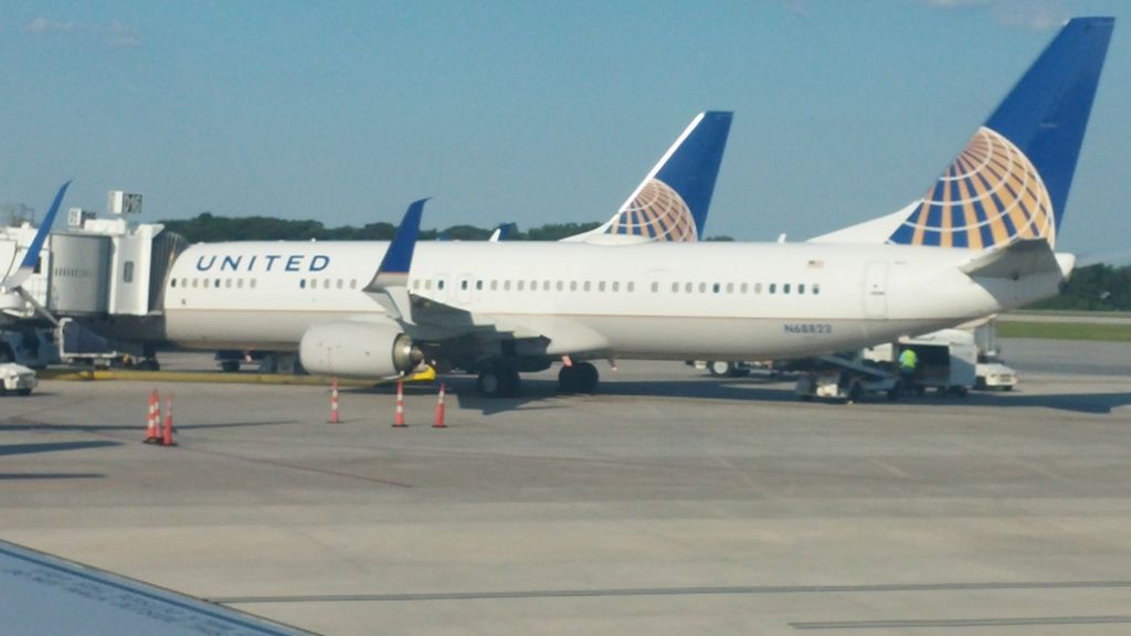 Boeing 737-900 — - Uniteds 737-9 w/scimitar wing tips! @ B.W.I. Marshall airport (KBWI)