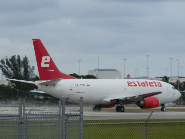 BOEING 737-300 (XA-EMX)