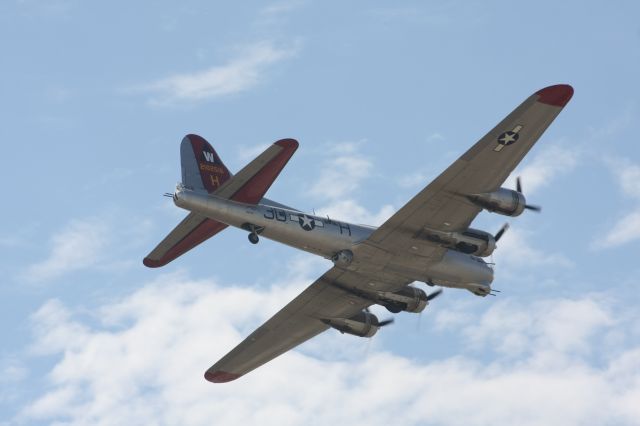 Boeing B-17 Flying Fortress (2102516) - EAAs Aluminum Overcast at Oshkosh 2015.