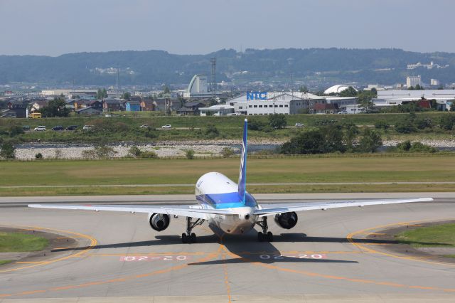 BOEING 767-300 (JA8677)