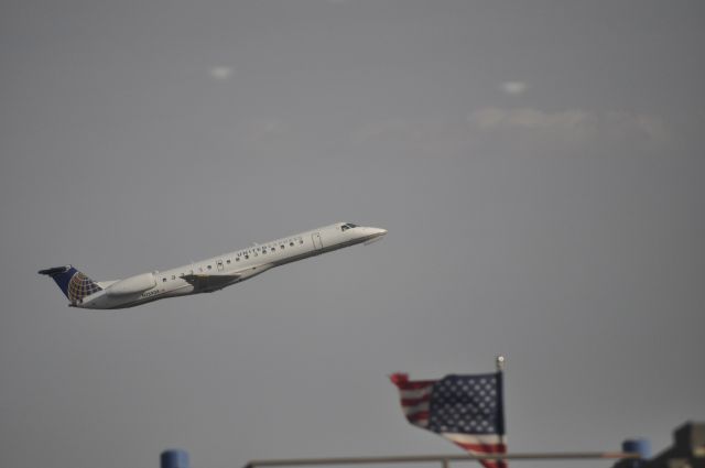 Embraer ERJ-145 (N13908)