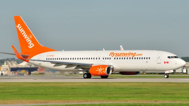 Boeing 737-800 (C-FPRP)