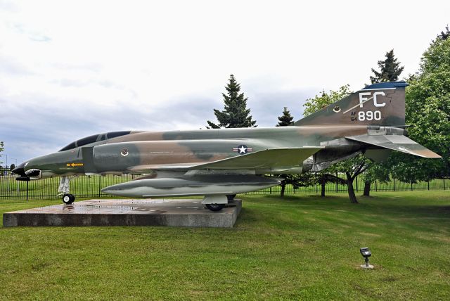 McDonnell Douglas F-4 Phantom 2 (66-0890)