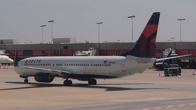 Boeing 737-900 (N816DN)