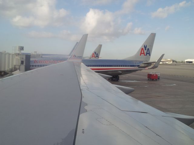 Boeing 757-200 — - On the ramp @ KMIA