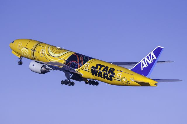 Boeing 777-200 (JA743A) - C-3PO