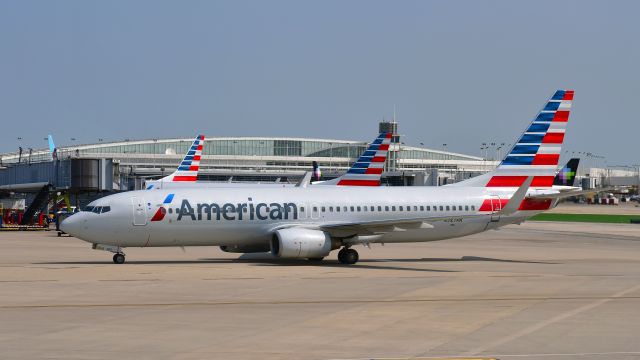 Boeing 737-800 (N927AN) - American Airlines Boeing 737-823(WL) N927AN in Chicago 