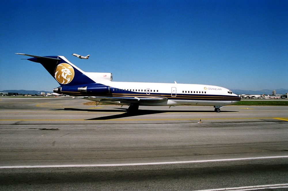 Boeing 727-100 (N504MG) - March 1989 photo I took at the old Imperial terminal at LAX- This 727 belonging to defunct MGM Grand Air - just landed from KJFK and headed to the terminal. MGM used DC-8 and 727 back when operational.