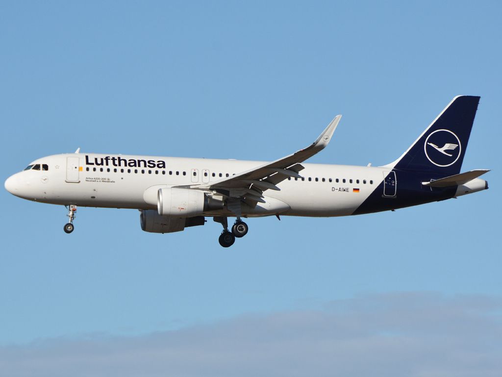 Airbus A320 (D-AIWE) - Kystvejen RWY22L