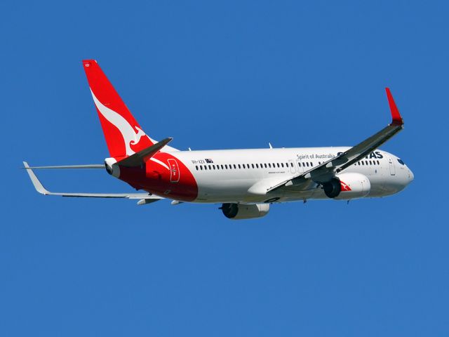 Boeing 737-800 (VH-VZV) - Getting airborne off runway 23. Thursday 14th April 2012.