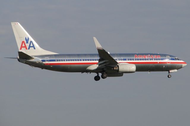 Boeing 737-800 (N923AN)