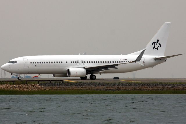 Boeing 737-800 (N778MA)