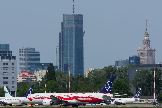 Boeing 787-9 Dreamliner (SP-LSC) - WAW SPOTTING