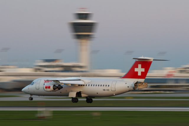 de Havilland Dash 8-400 (HB-IXO)