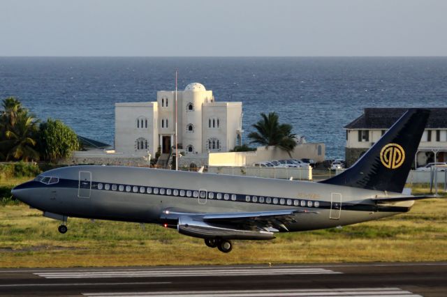Boeing 737-200 (VP-CBA)