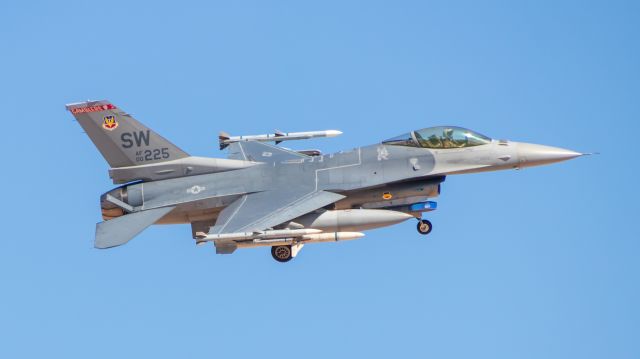 Lockheed F-16 Fighting Falcon (00-0225)