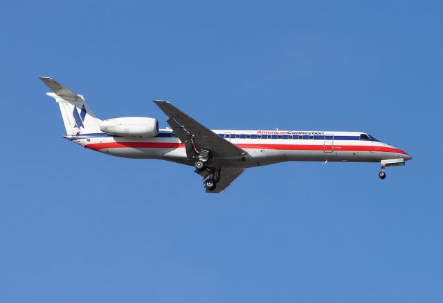 Embraer ERJ-135 (N375SK)