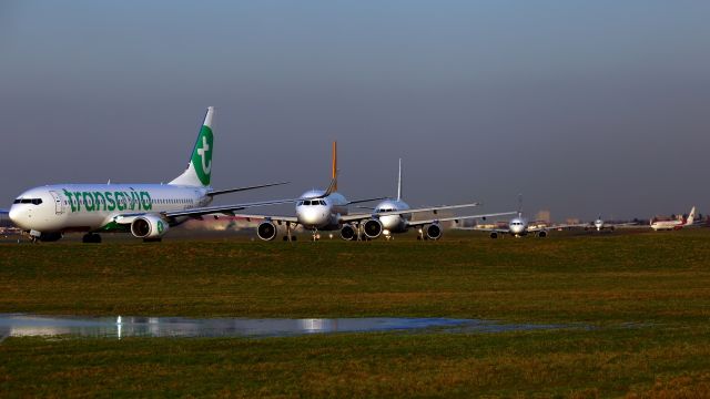 — — - Taxiway W47 pour un rare décollage en 06.