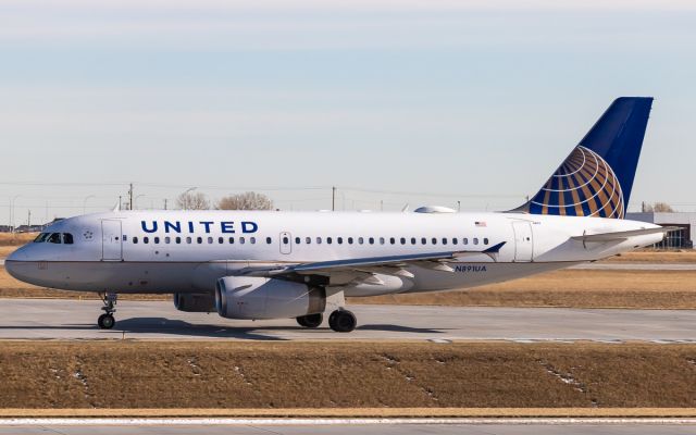 Airbus A319 (N891UA)