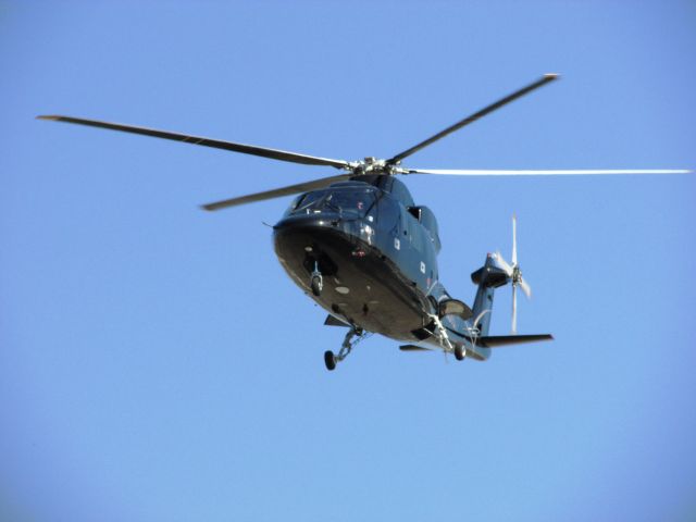 Sikorsky S-76 (N576VP) - Lifting off from Brackett Field