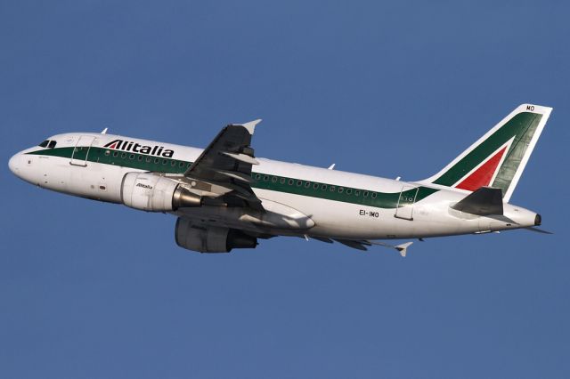 Airbus A319 (EI-IMO)