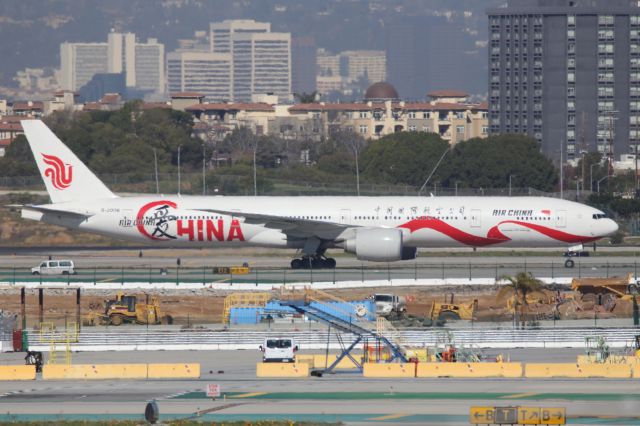 BOEING 777-300 (B-2006)