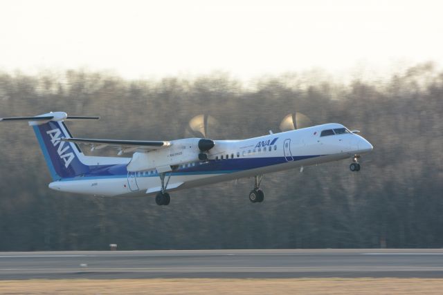 de Havilland Dash 8-400 (JA851A) - Nov.17.2016br /Nikon D7100 / SIGMA DG 50-500mm 1:4.5-6.3 APO HSMbr /1/125 F14 ISO400 500mm Fine DX Format 4496×3000