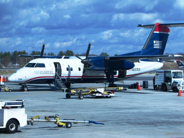 de Havilland Dash 8-100 (N837EX)