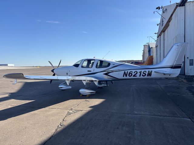 Cirrus SR-22 (N621SM)